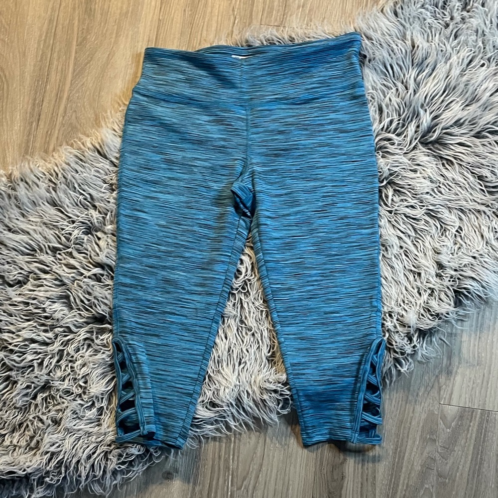 💙⏫F21 Active Cross Capri Legging